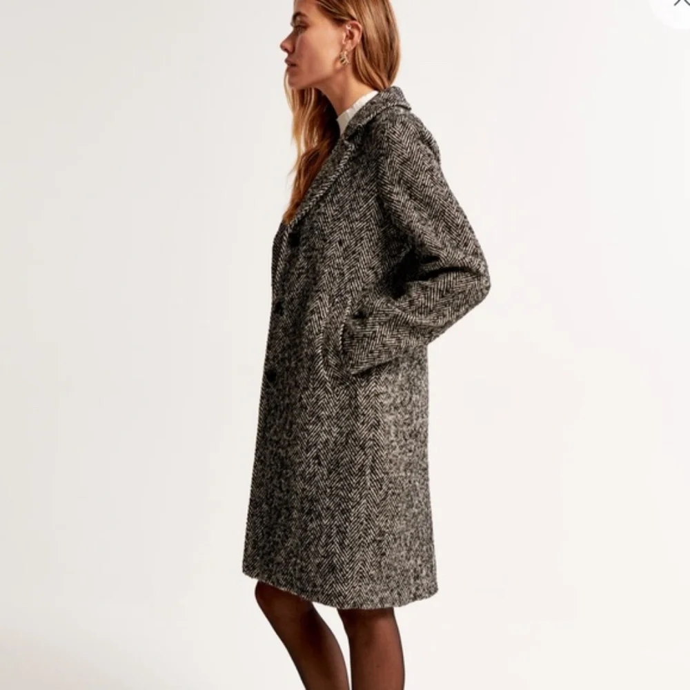 Abercrombie and Fitch Textured Herringbone Dad Coat - Picture 3 of 6